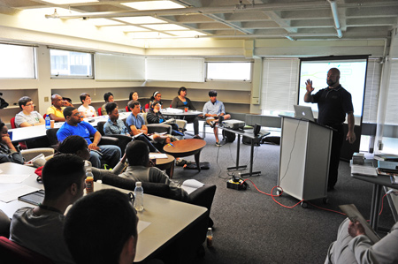i3 Workshop with Guest Lecturer, Dr. Cory Knobel<br/>
Courtesy of Andrew Russell and the Pittsburgh Tribune Review